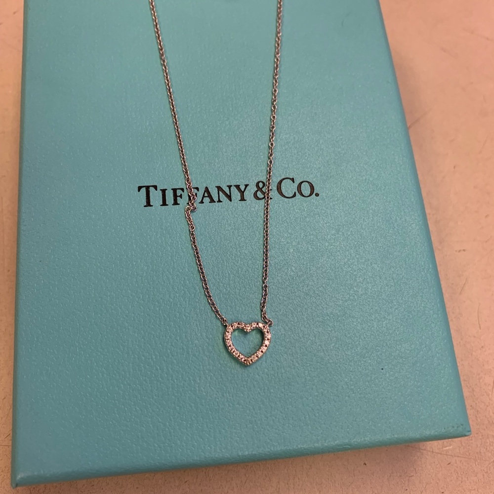 tiffany & co mini necklace 18k white gols 17 inch